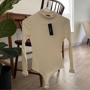 Lulu’s ribbed long sleeve white bodysuit (NWT)